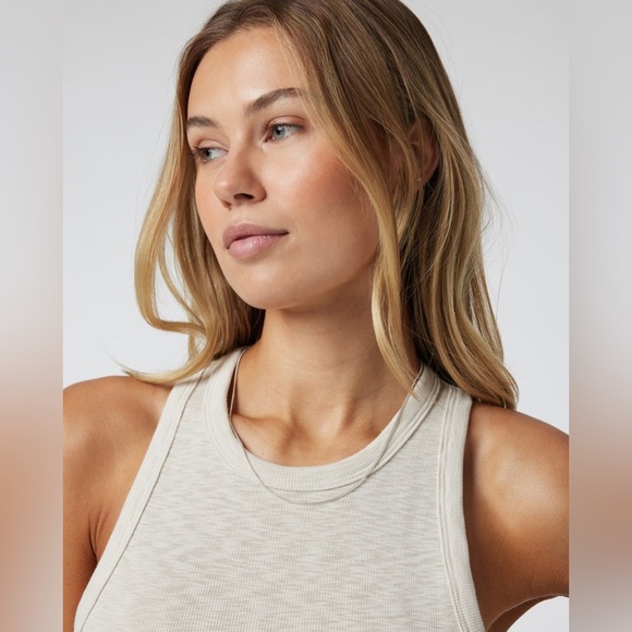 Vuori Women’s Sunrise High Neck Ribbed Tank in Dune Grey Size XS - Picture 4 of 11